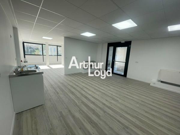 BUREAUX OPEN SPACE A LOUER PROCHE CENTRE COMMERCIAL CAP 3000