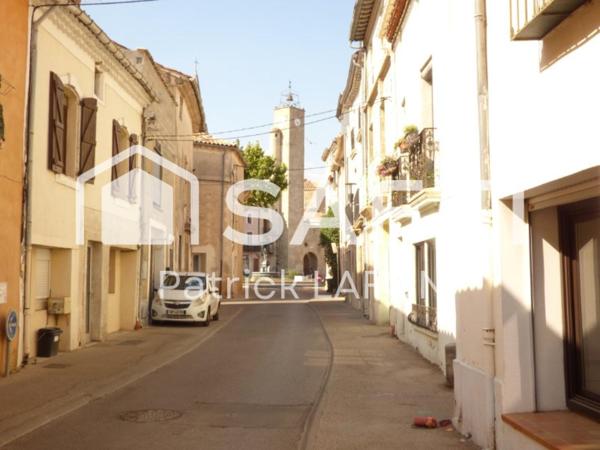 Maison avec extérieur et 3 grandes chambres.