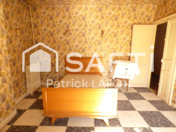 Maison avec extérieur et 3 grandes chambres.