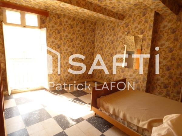 Maison avec extérieur et 3 grandes chambres.