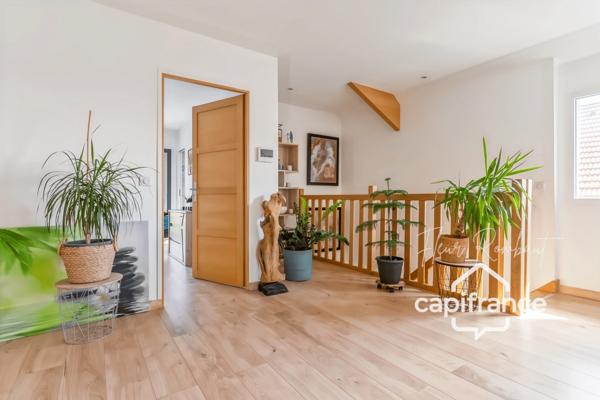 Maison familiale 7 pièces de 250 m² avec studio indépendant