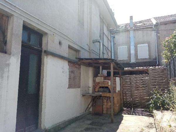 centre Thaon , immeuble mixte 
Un commerce, 3 Logements, une surface à conforter/aménager