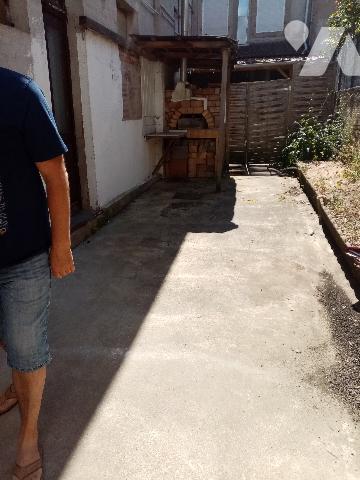 centre Thaon , immeuble mixte 
Un commerce, 3 Logements, une surface à conforter/aménager