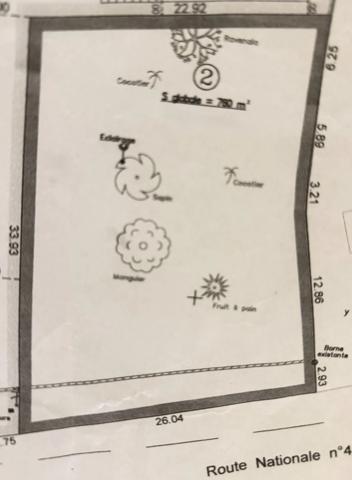 EN EXCLUSIVITÉ – A LOUER TERRAIN COMMERCIAL PREMIUM 760 m² – AXE SAINTE-ANNE / SAINT-FRANÇOIS