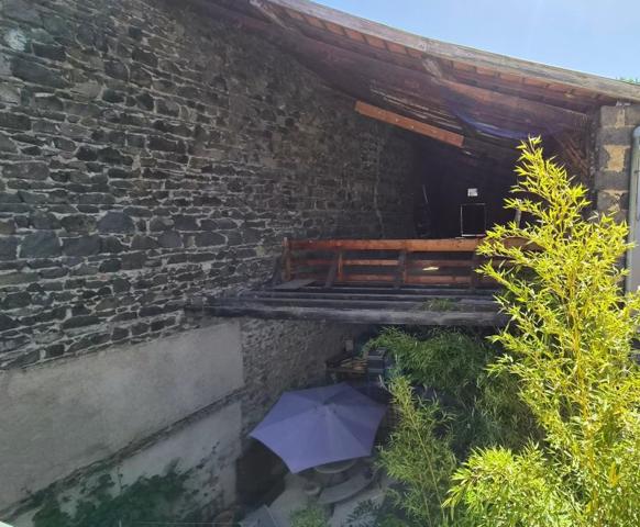 Vente / Maison avec dépendance à Pontgibaud (63230)