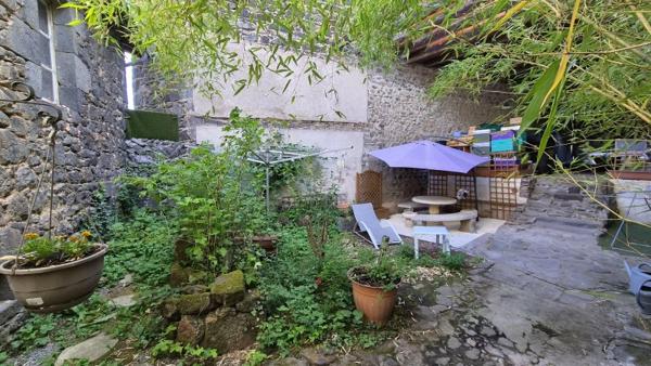 Vente / Maison avec dépendance à Pontgibaud (63230)