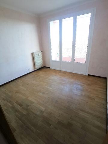 2P avec chambre + bureau