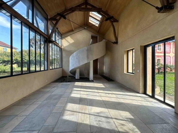 Ensemble immobilier empreint de charme, d'authenticité et d'une élégance discrète. Marciac