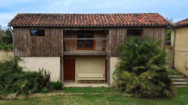 Ensemble immobilier empreint de charme, d'authenticité et d'une élégance discrète. Marciac