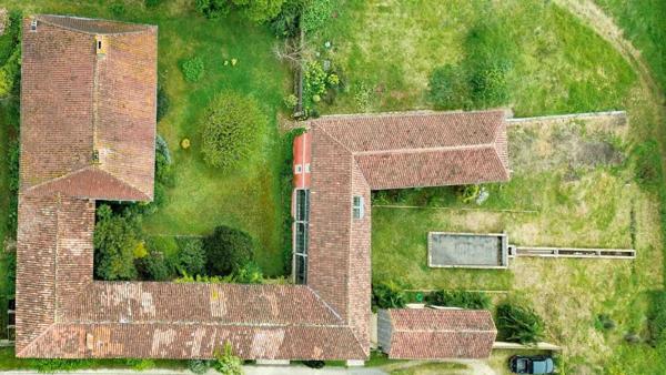 Ensemble immobilier empreint de charme, d'authenticité et d'une élégance discrète. Marciac