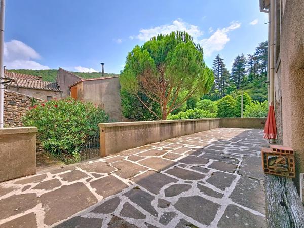 Maison de village avec terrasse, jardin, caves, garage et grenier aménageable – 136 m² habitables | Produit coup de cœur dans un cadre unique