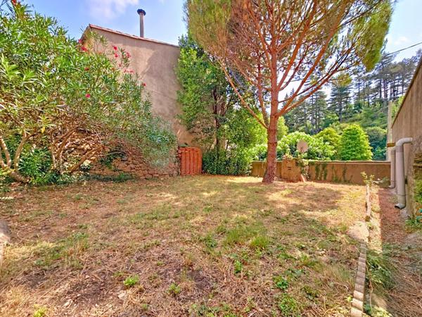 Maison de village avec terrasse, jardin, caves, garage et grenier aménageable – 136 m² habitables | Produit coup de cœur dans un cadre unique