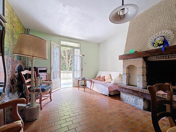 Maison de village avec terrasse, jardin, caves, garage et grenier aménageable – 136 m² habitables | Produit coup de cœur dans un cadre unique