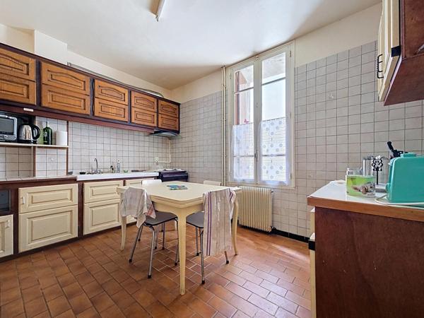 Maison de village avec terrasse, jardin, caves, garage et grenier aménageable – 136 m² habitables | Produit coup de cœur dans un cadre unique