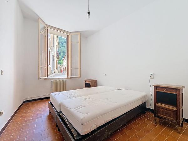 Maison de village avec terrasse, jardin, caves, garage et grenier aménageable – 136 m² habitables | Produit coup de cœur dans un cadre unique