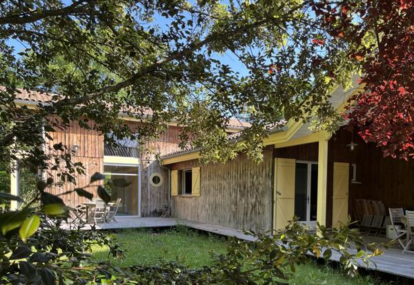 GUJAN-MESTRAS ! Maison de 198 m2, piscine intérieure, dépendance, Parcelle de 1750 m2