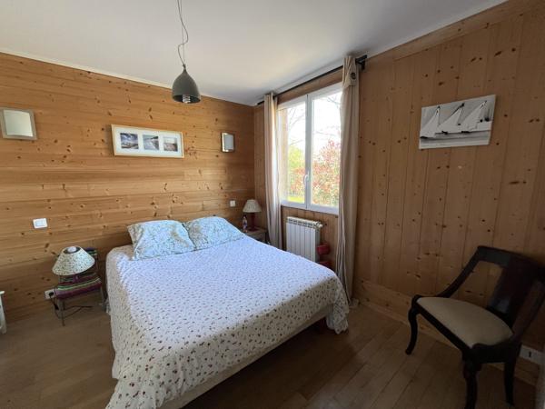 GUJAN-MESTRAS ! Maison de 198 m2, piscine intérieure, dépendance, Parcelle de 1750 m2