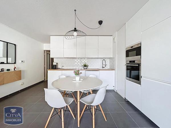 Appartement à louer 3 pièces 60.43m² Nîmes (30000)
