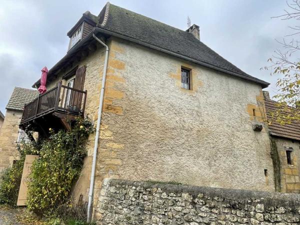Maison ancienne - Montignac-lascaux Dans le centre historique de Montignac-Lascaux, charmante maison en pierre rénovée.