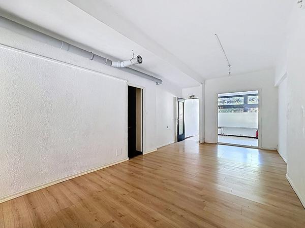 Local commercial 48m² extra-muros sur axe passant