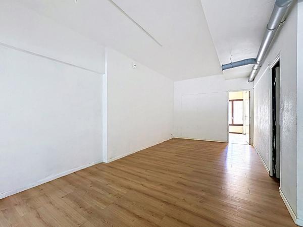 Local commercial 48m² extra-muros sur axe passant