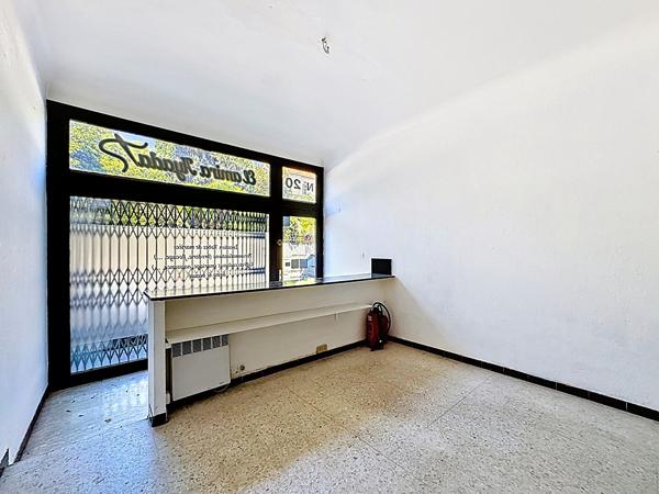 Local commercial 48m² extra-muros sur axe passant