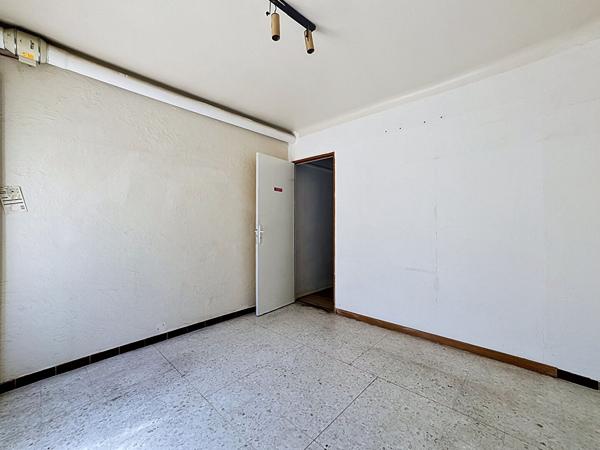 Local commercial 48m² extra-muros sur axe passant