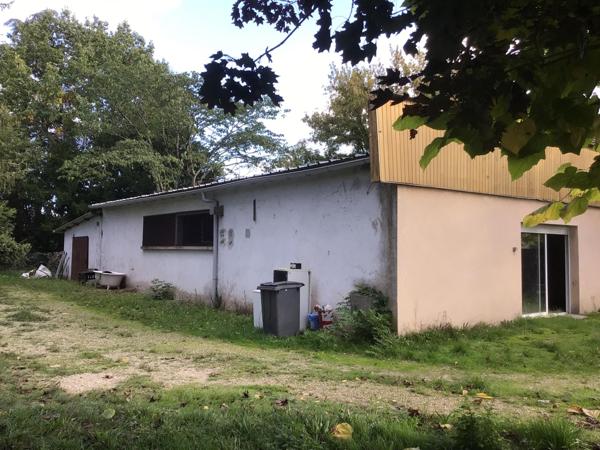 Ancienne salle des fêtes idéal pour association, stockage…..