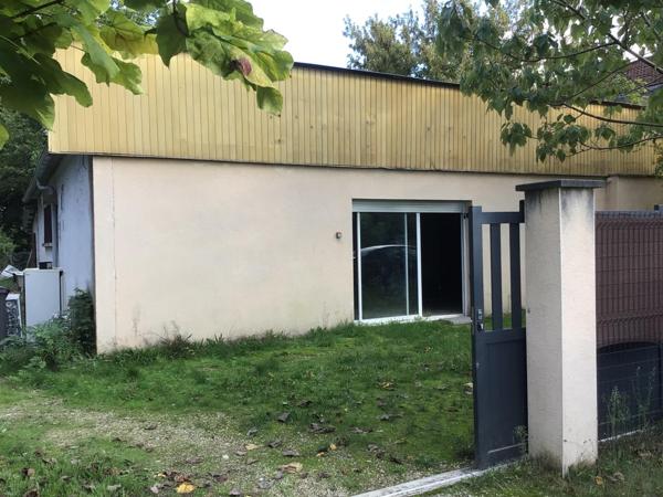 Ancienne salle des fêtes idéal pour association, stockage…..