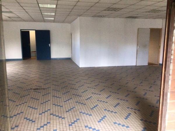 Ancienne salle des fêtes idéal pour association, stockage…..