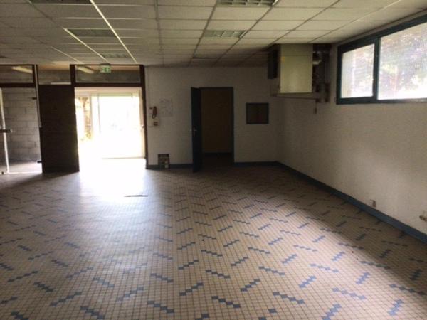 Ancienne salle des fêtes idéal pour association, stockage…..