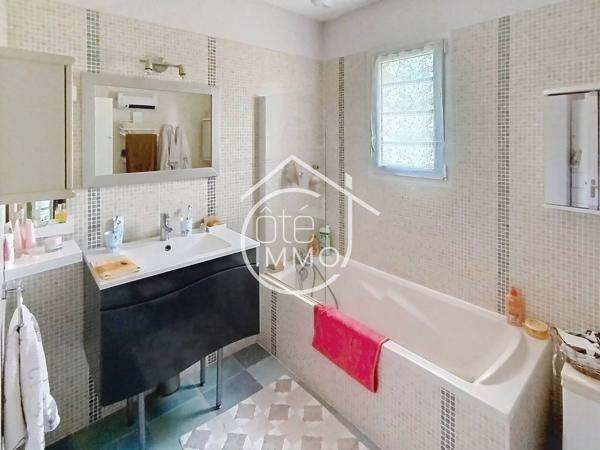 Saint-Pierre-d'Eyraud : Maison de 101m² avec jardin clos et garage