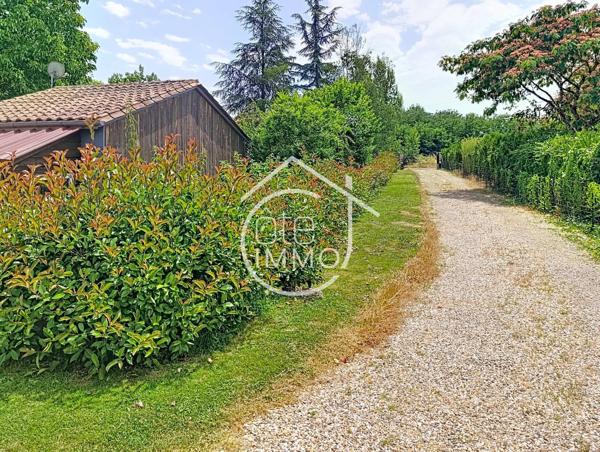 Saint-Pierre-d'Eyraud : Maison de 101m² avec jardin clos et garage