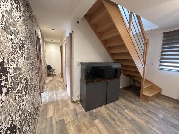 Maison familiale entièrement rénovée – 5 chambres et sous-sol