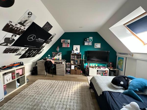 Maison familiale entièrement rénovée – 5 chambres et sous-sol