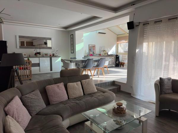 Maison familiale entièrement rénovée – 5 chambres et sous-sol