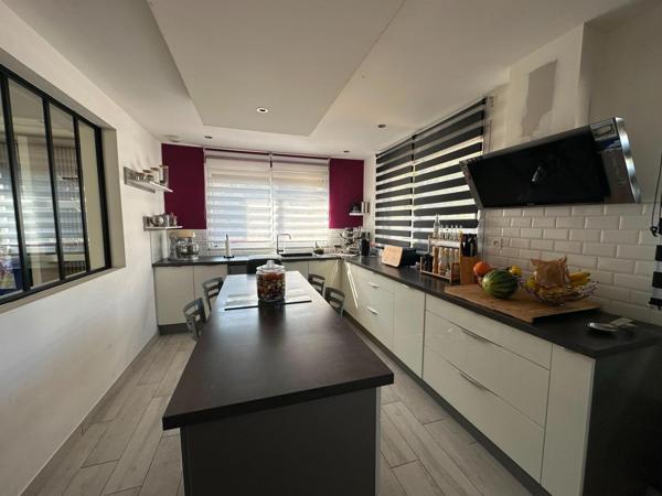 Maison familiale entièrement rénovée – 5 chambres et sous-sol