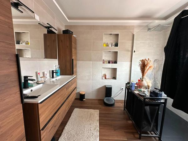 Maison familiale entièrement rénovée – 5 chambres et sous-sol