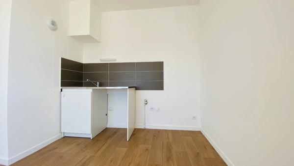 Dpt Finistère (29), à vendre QUIMPER appartement T2 meublé situé au dernier étage de 45,51 m² habitable - Balcon- Parking souterrain.