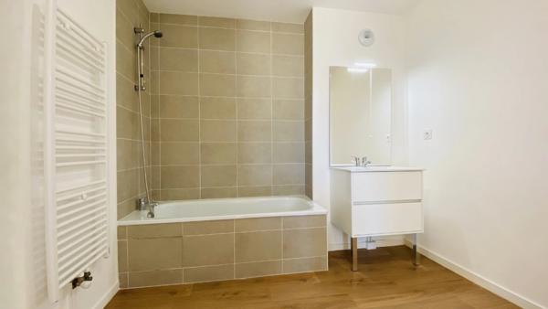 Dpt Finistère (29), à vendre QUIMPER appartement T2 meublé situé au dernier étage de 45,51 m² habitable - Balcon- Parking souterrain.