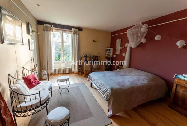 Vente                                                      Maison
                        
                     12 pièces                      680 m2                     à Tinténiac