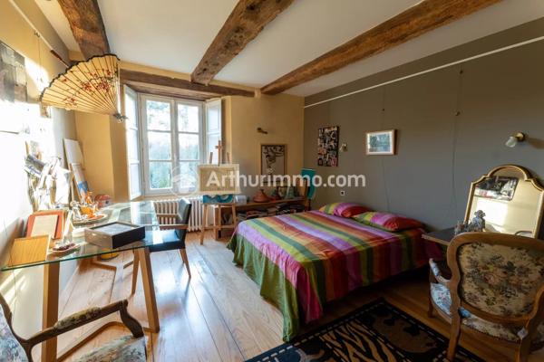 Vente                                                      Maison
                        
                     12 pièces                      680 m2                     à Tinténiac