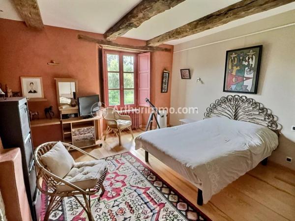 Vente                                                      Maison
                        
                     12 pièces                      680 m2                     à Tinténiac