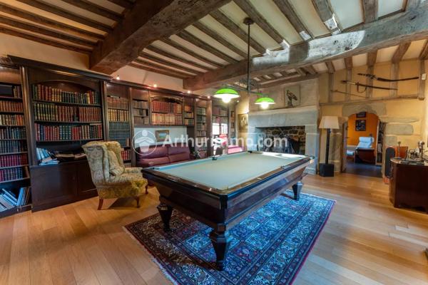 Vente                                                      Maison
                        
                     12 pièces                      680 m2                     à Tinténiac