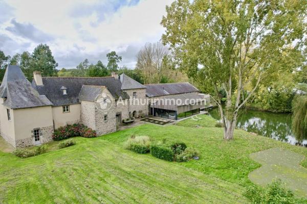 Vente                                                      Maison
                        
                     12 pièces                      680 m2                     à Tinténiac