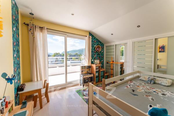 Appartement dernier étage, esplanade Aix les Bains, face au lac du Bourget