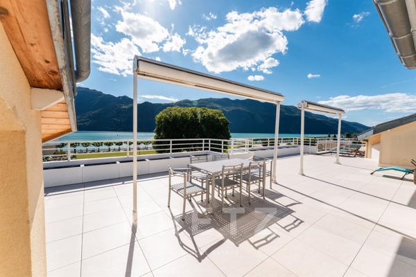 Appartement dernier étage, esplanade Aix les Bains, face au lac du Bourget