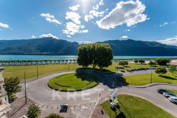 Appartement dernier étage, esplanade Aix les Bains, face au lac du Bourget
