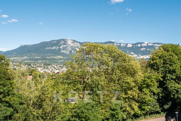 Appartement dernier étage, esplanade Aix les Bains, face au lac du Bourget