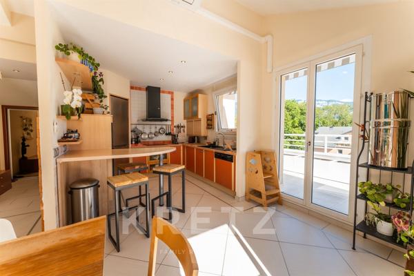 Appartement dernier étage, esplanade Aix les Bains, face au lac du Bourget